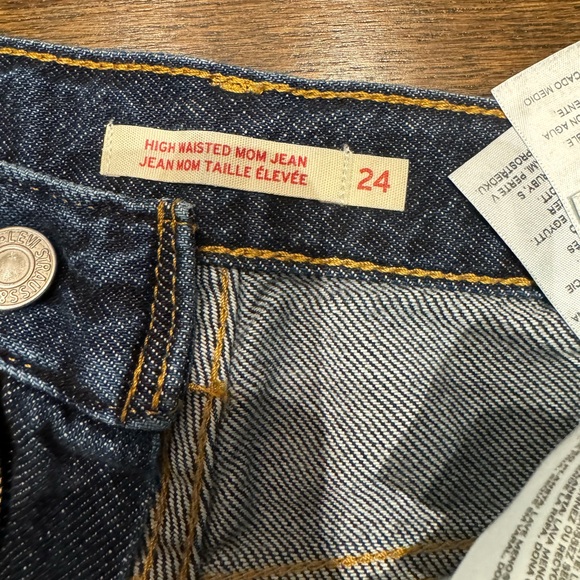 Levi’s mom jeans - Picture 2 of 2